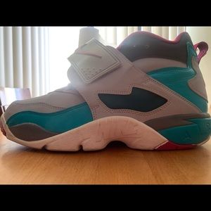 Nike Diamond Turf Retro QS